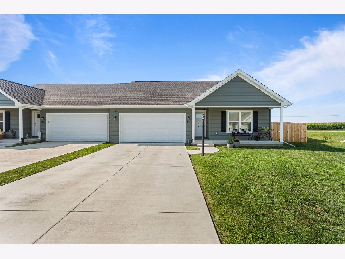  For Sale Fisher Illinois, 611 Jerin Court