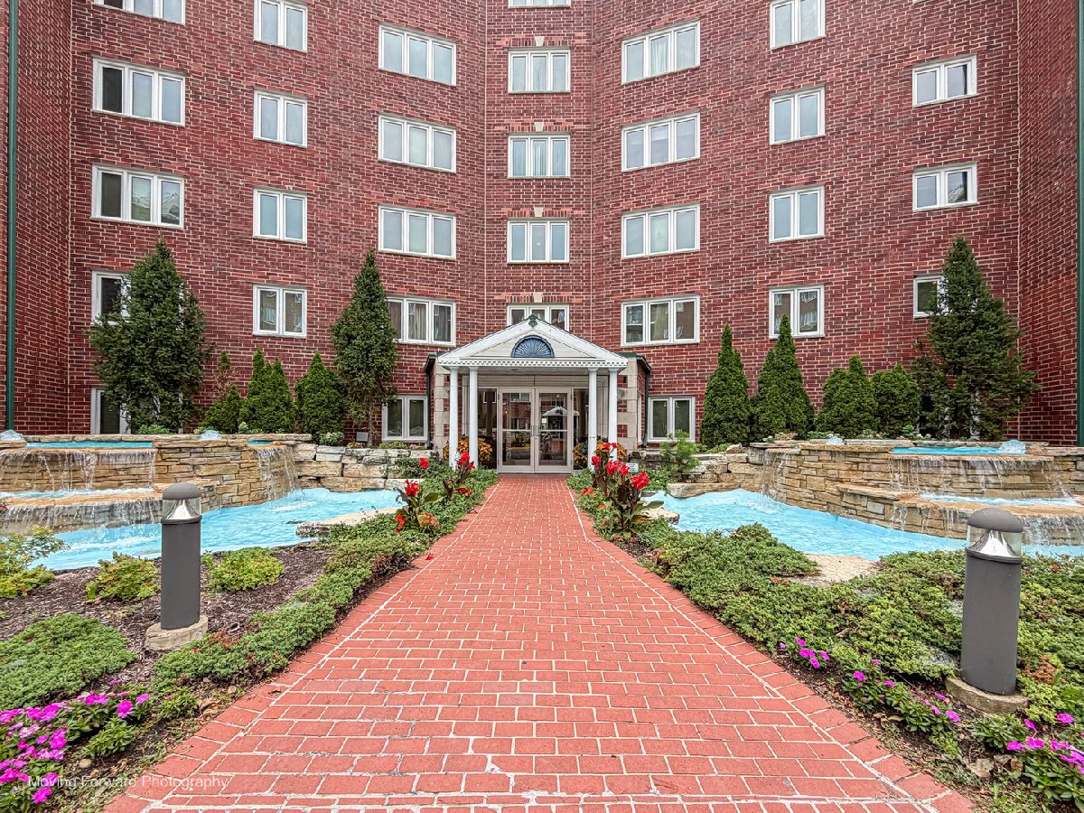 Condominiums & Homes For Sale Cascades Of Norridge Norridge Illinois, 8540 Foster Avenue