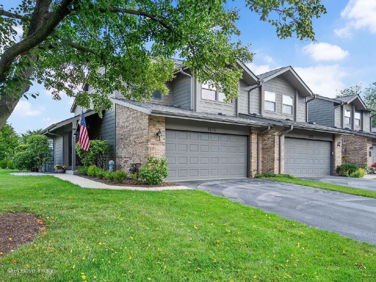  For Sale Darien Illinois, 1616 Wildwood Lane