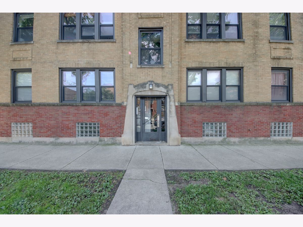  Rented Chicago Illinois, 2719 Wellington