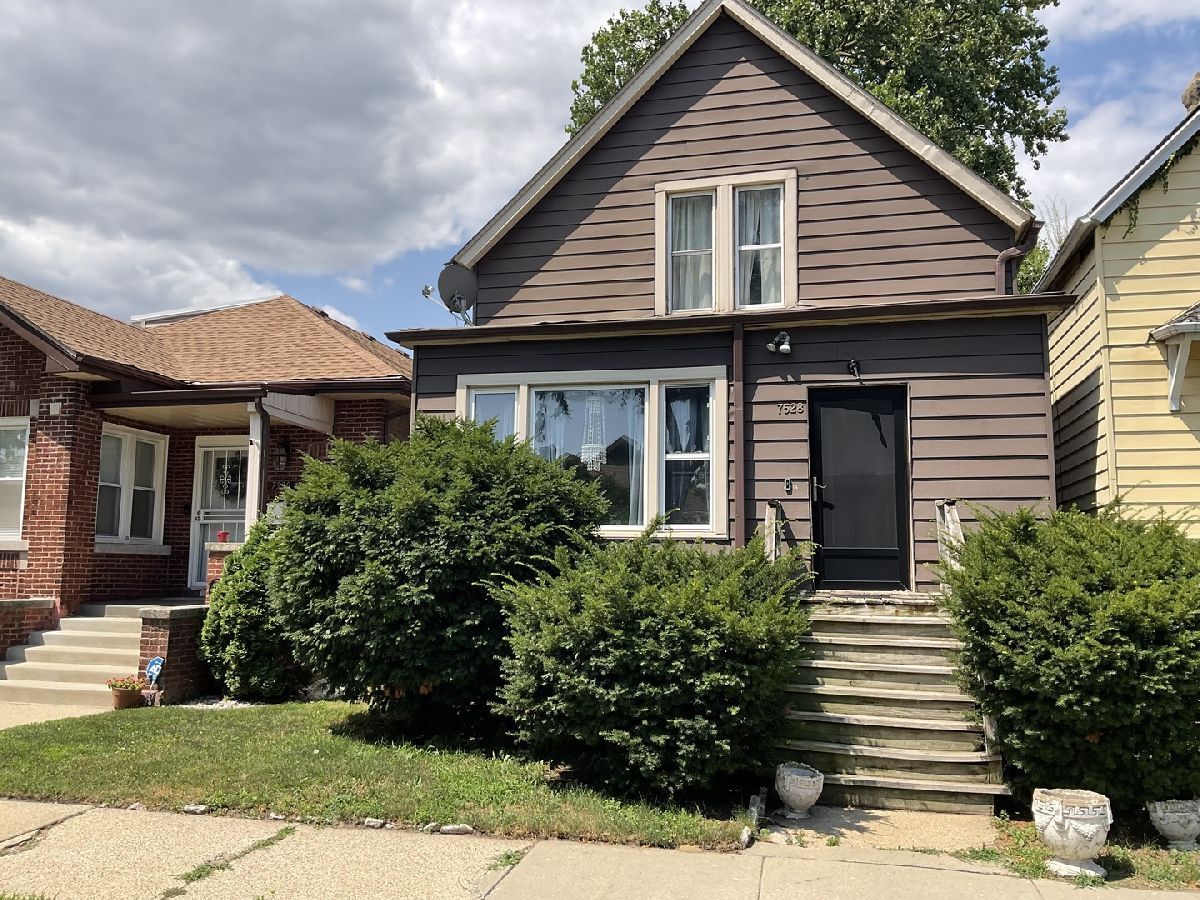  For Sale Chicago Illinois, 7528 Merrill Avenue
