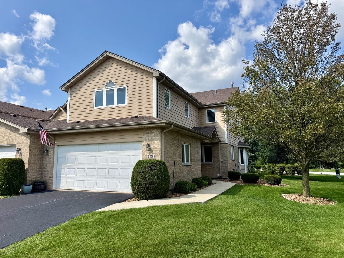 Homes & Townhomes & Condos For Sale Brookside Glen Tinley Park Illinois, 7700 Northfield Lane