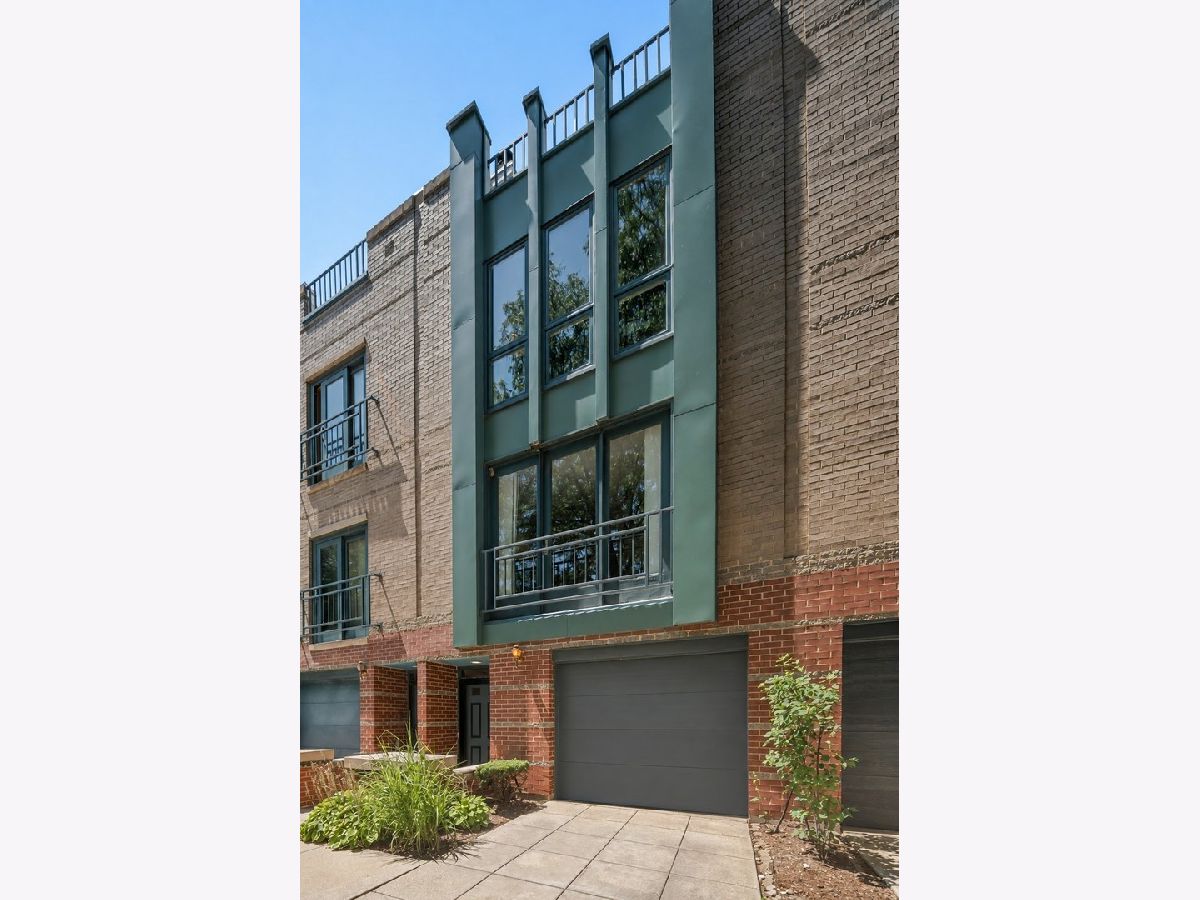 Townhomes & Condos & Homes For Sale Dearborn Park Ii Chicago Illinois, 1449 Clark Street