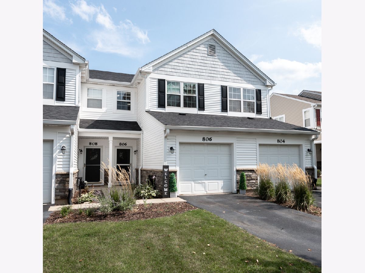  Rented Naperville Illinois, 806 Woodewind