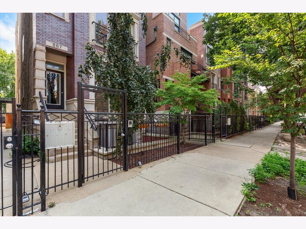  For Sale Chicago Illinois, 867 Hermitage Street