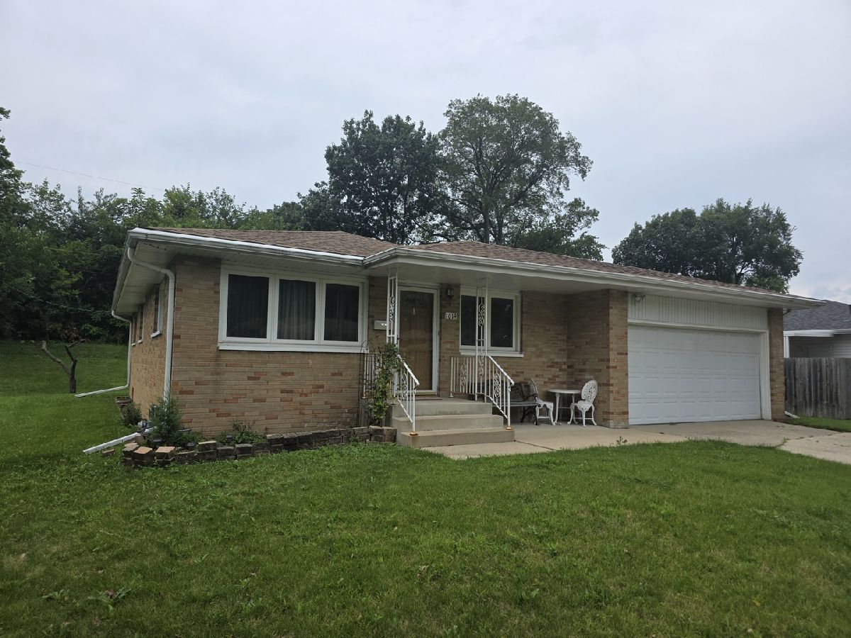  For Sale Montgomery Illinois, 1019 Harmony Drive