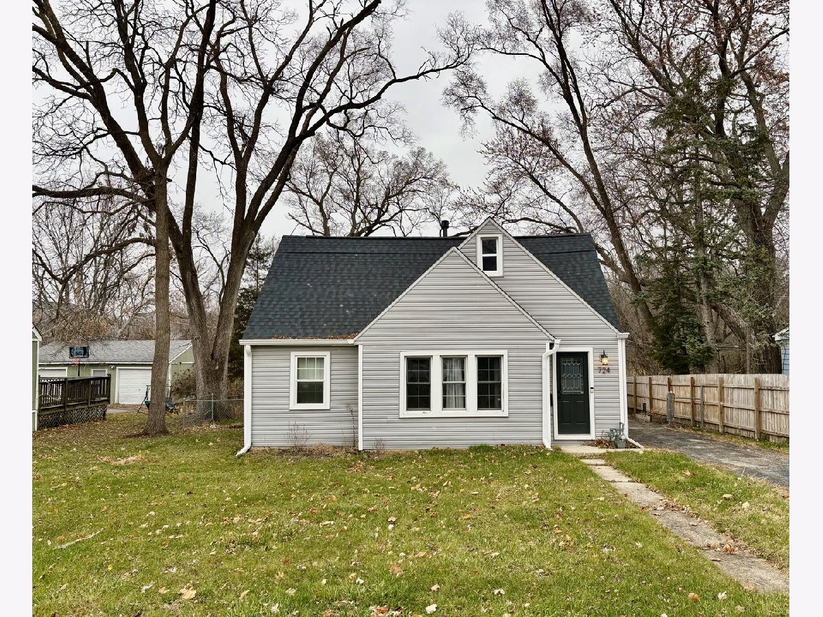  For Sale Round Lake Heights Illinois, 724 Mohawk Drive