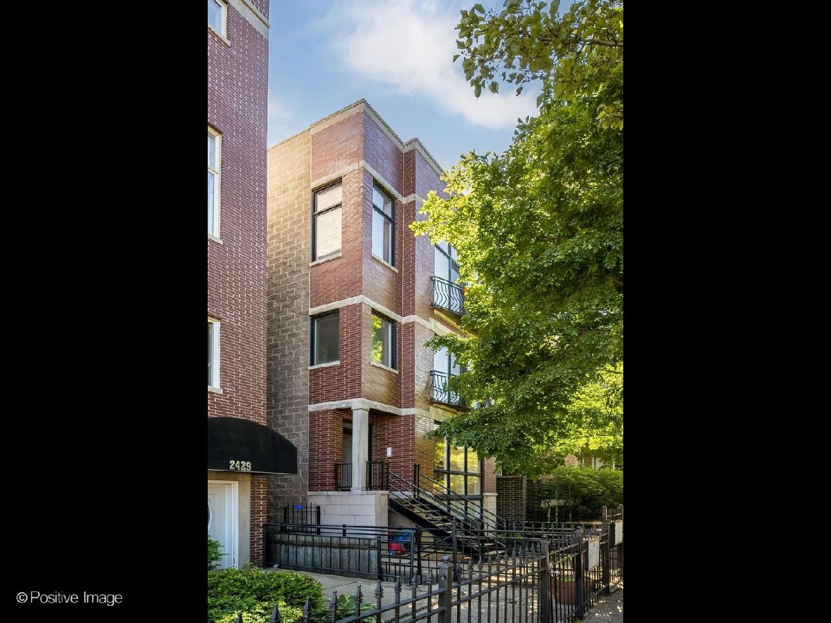  For Sale Chicago Illinois, 2431 Walton Street