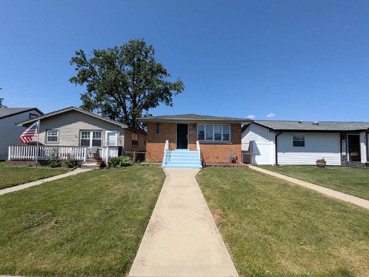  For Sale Burbank Illinois, 8636 Massasoit Avenue