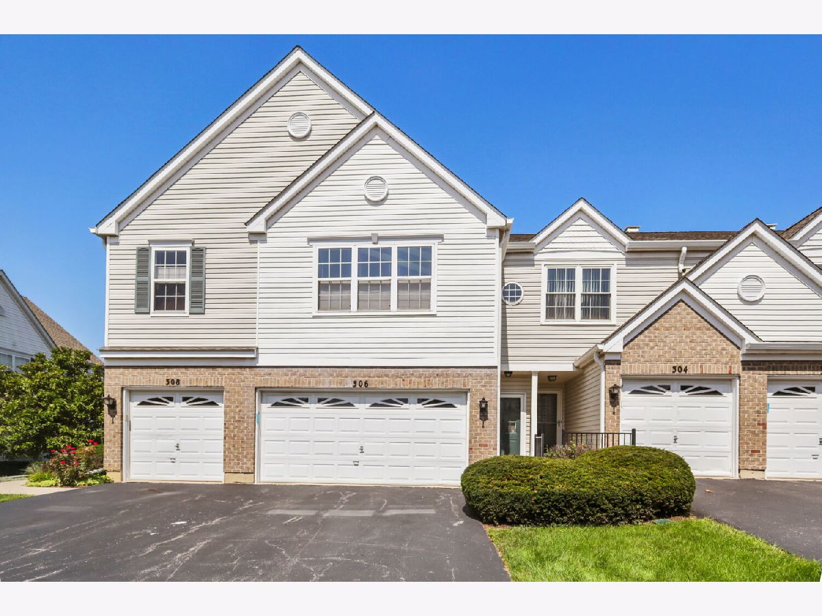 Townhomes & Condos For Sale Arboretum Park Lombard Illinois, 306 Gazebo Lane