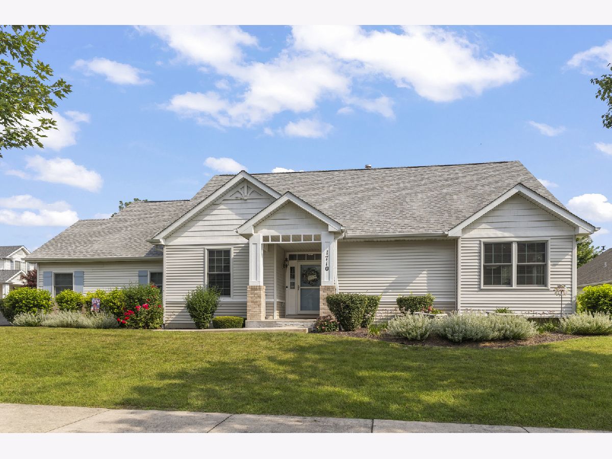  For Sale Shorewood Illinois, 1710 Devonshire Lane
