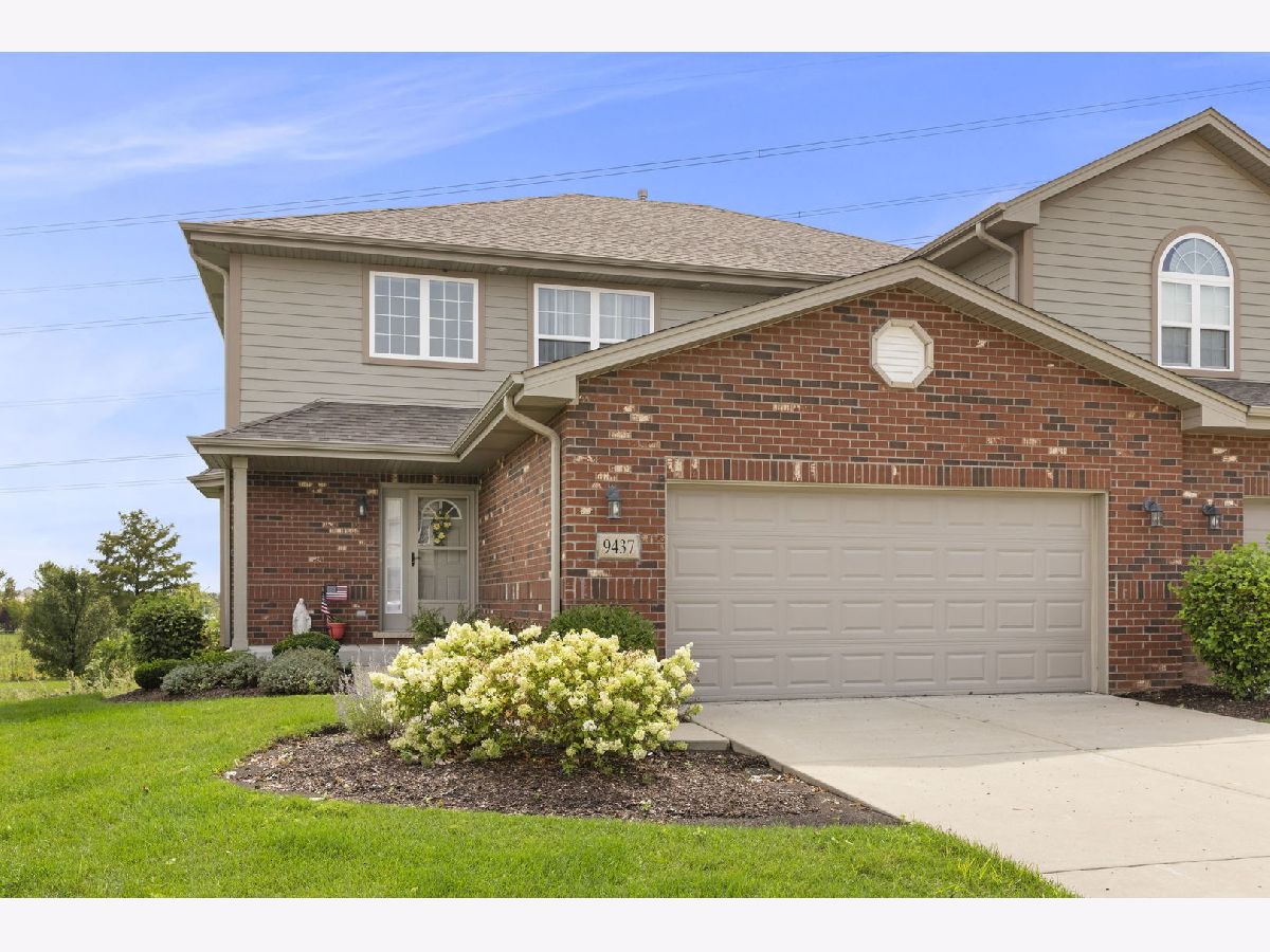 Townhomes & Homes For Sale Brookside Meadows Tinley Park Illinois, 9437 Parkwood Lane