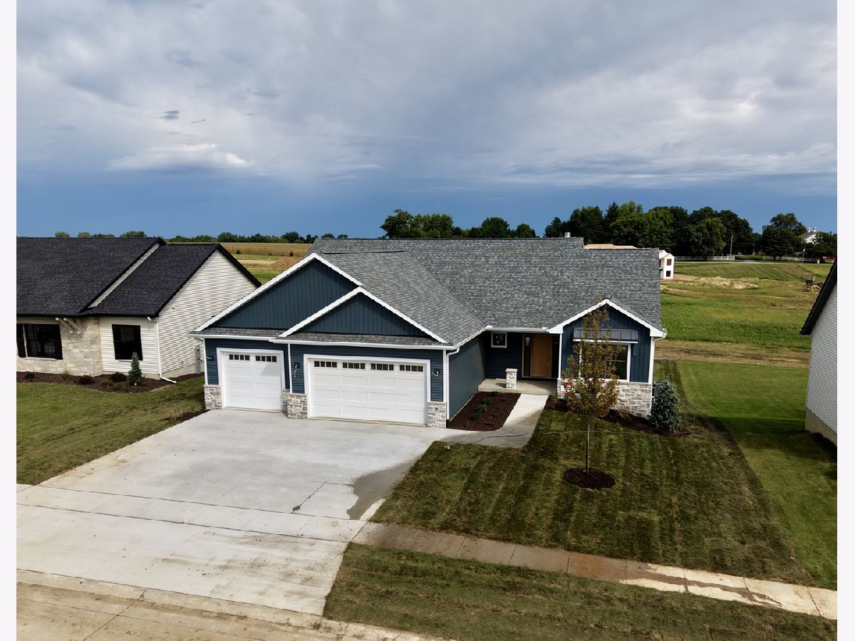 Homes For Sale Johnson Farm Estates Leclaire Iowa, 9 Viola Drive
