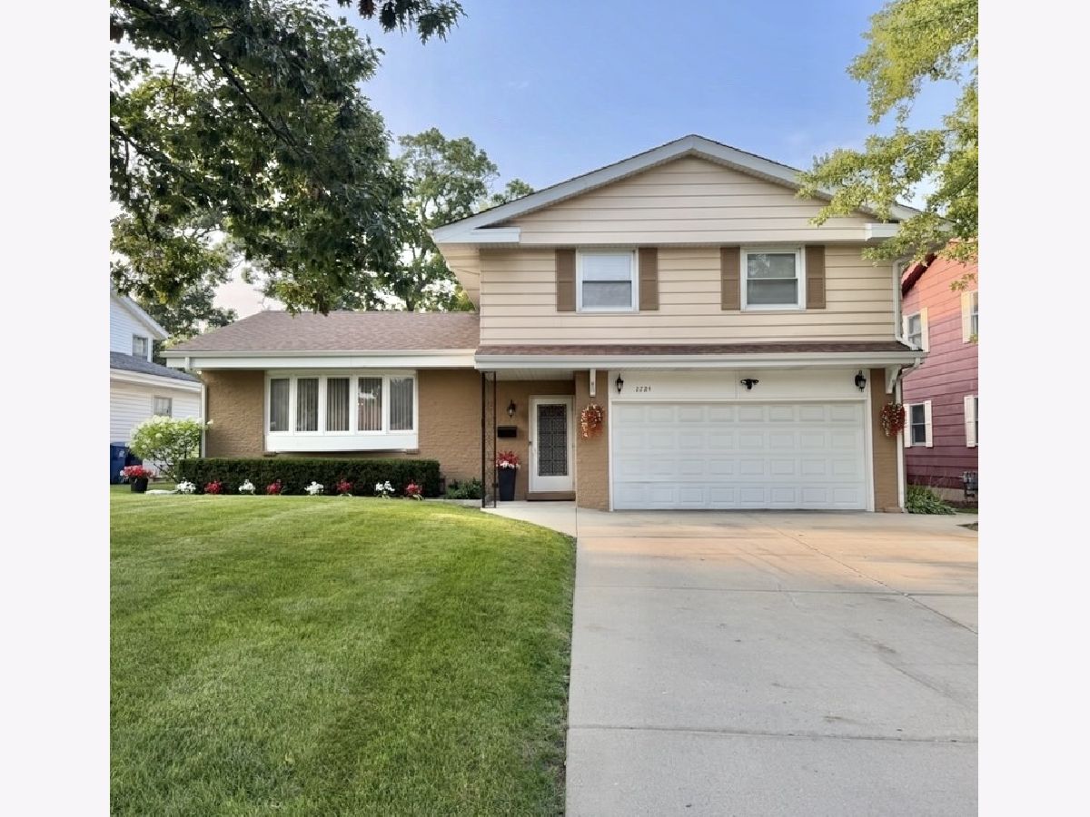  For Sale Waukegan Illinois, 2724 Hyde Park Avenue