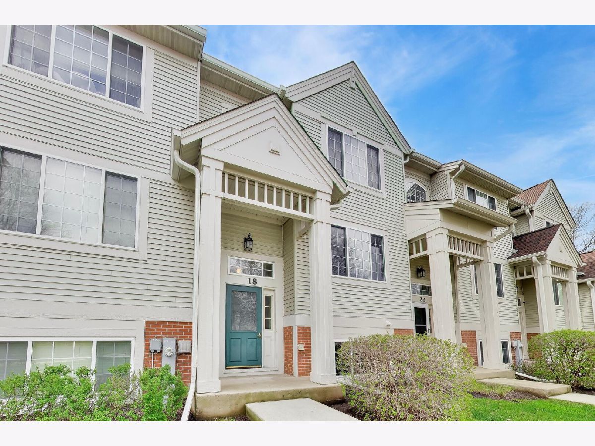 Townhomes & Condos & Homes For Sale Cambria Cary Illinois, 18 New Haven Drive