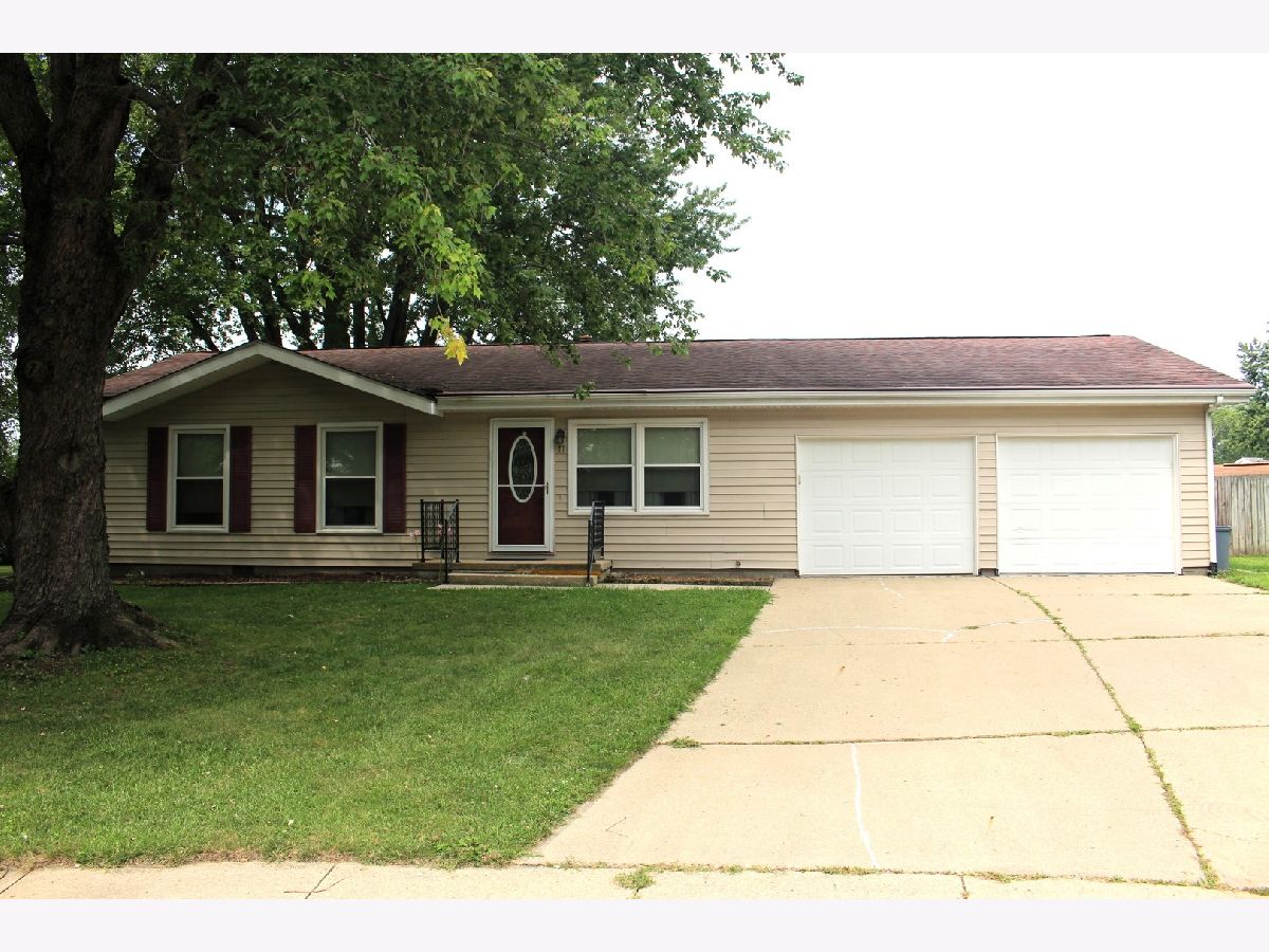  For Sale Clinton Illinois, 11 Bradley Court