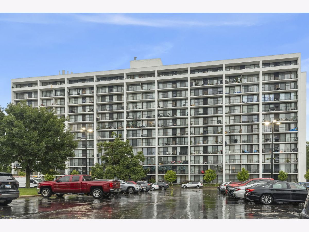 Condominiums For Sale Cove Landing Lombard Illinois, 2005 Finley Road