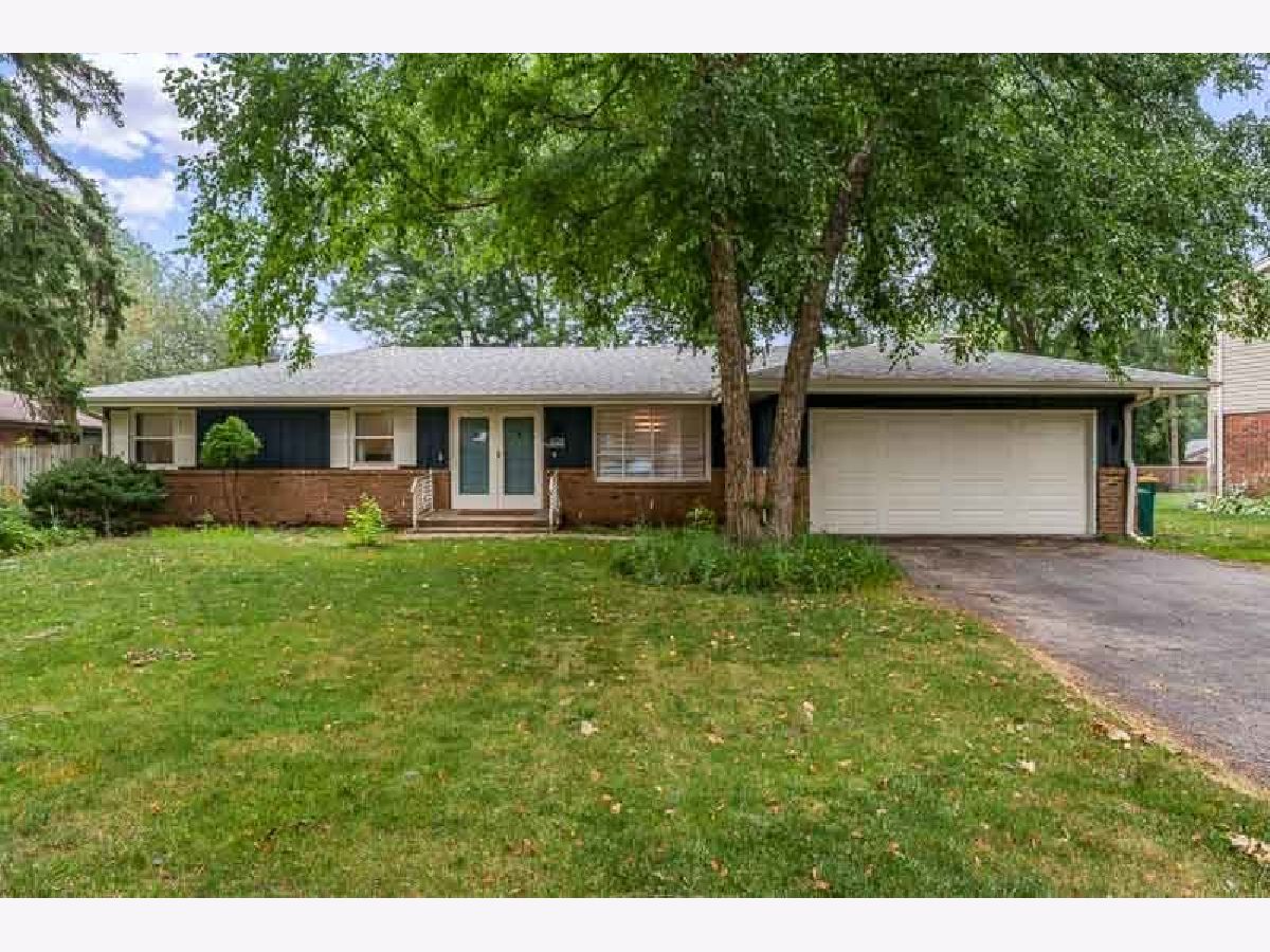  For Sale Rockford Illinois, 823 Pine Valley Drive