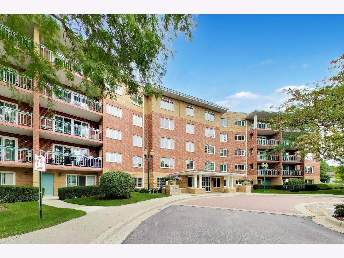 For Sale Mount Prospect Illinois, 710 Creekside Drive
