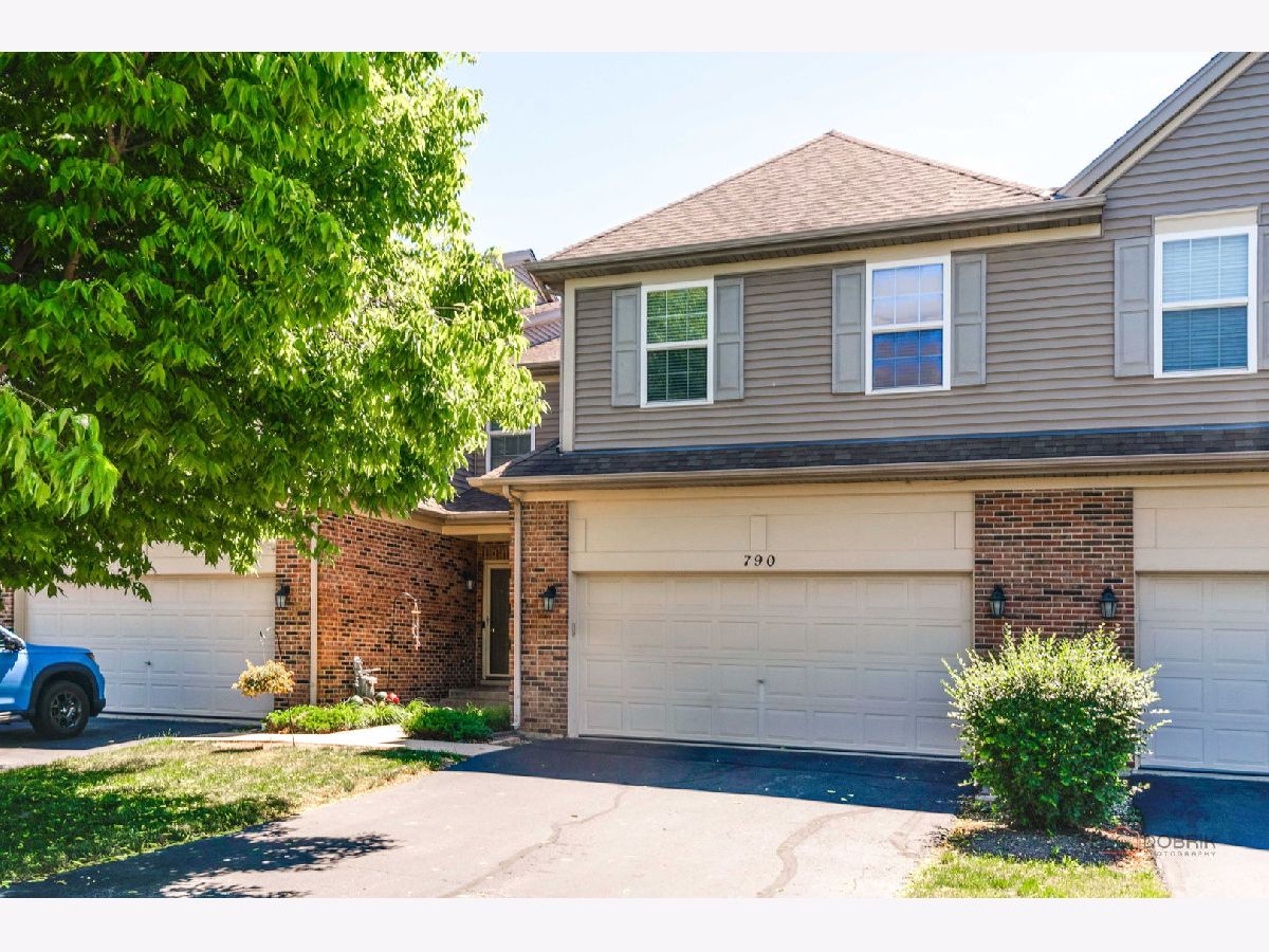 Homes & Townhomes For Rent Ashton Pointe Crystal Lake Illinois, 790 Oak Hollow