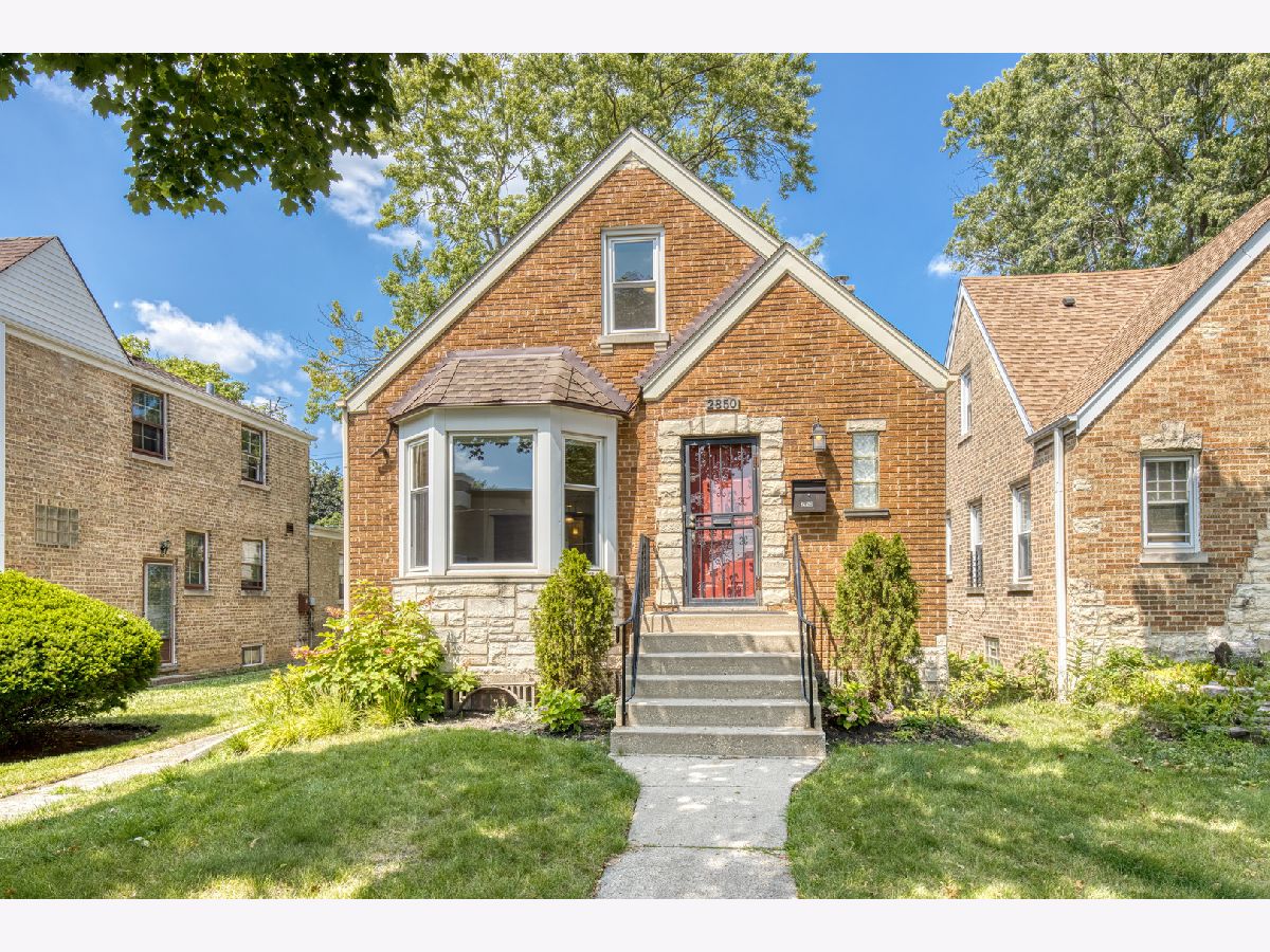  For Sale Chicago Illinois, 2850 Chase Avenue