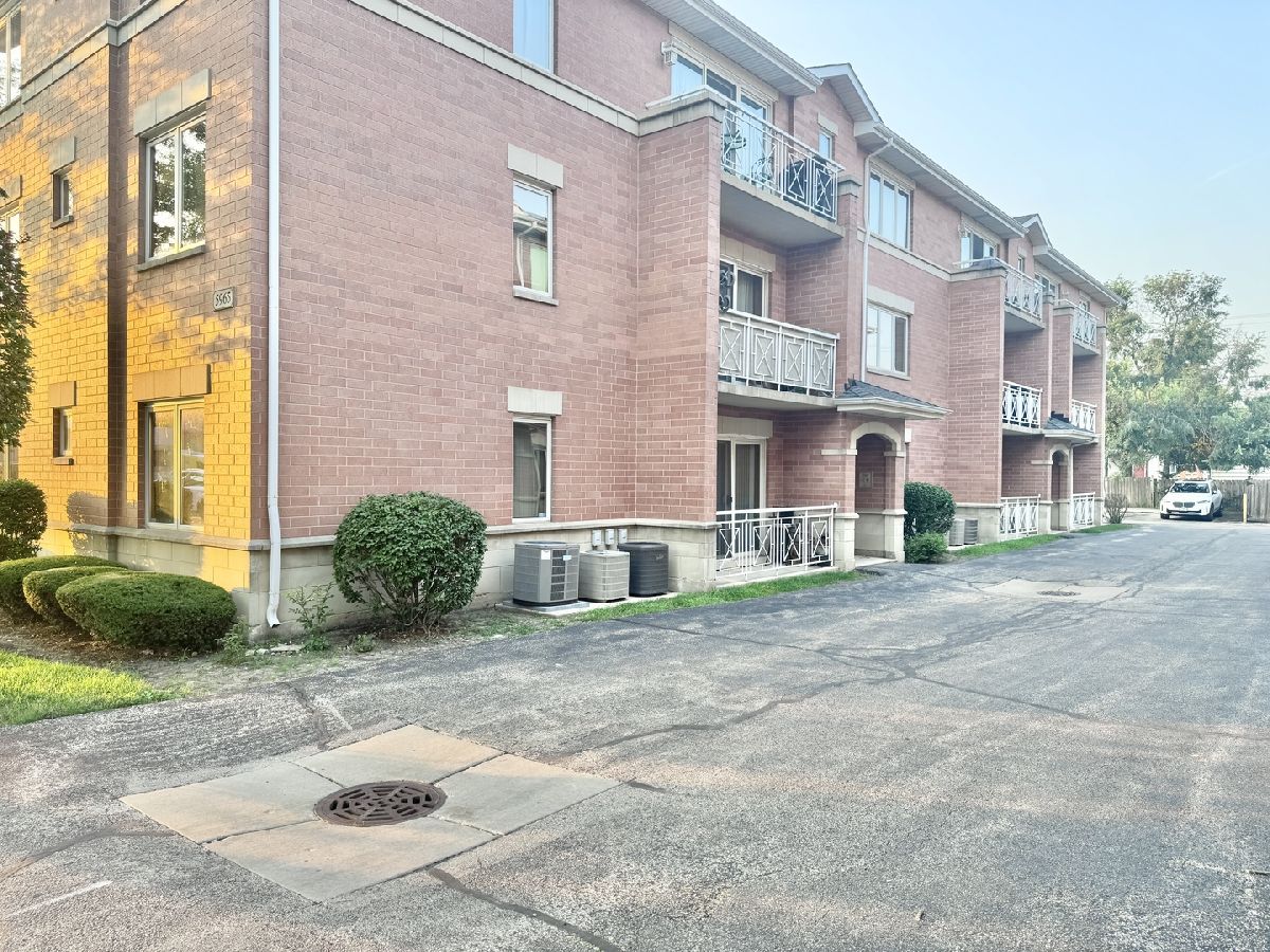  For Sale Chicago Illinois, 5965 Northwest Highway