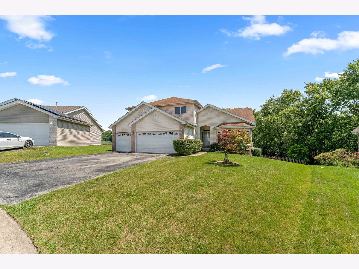 Homes & Townhomes For Sale Lake Hills Steger Illinois, 230 Lakeview Court