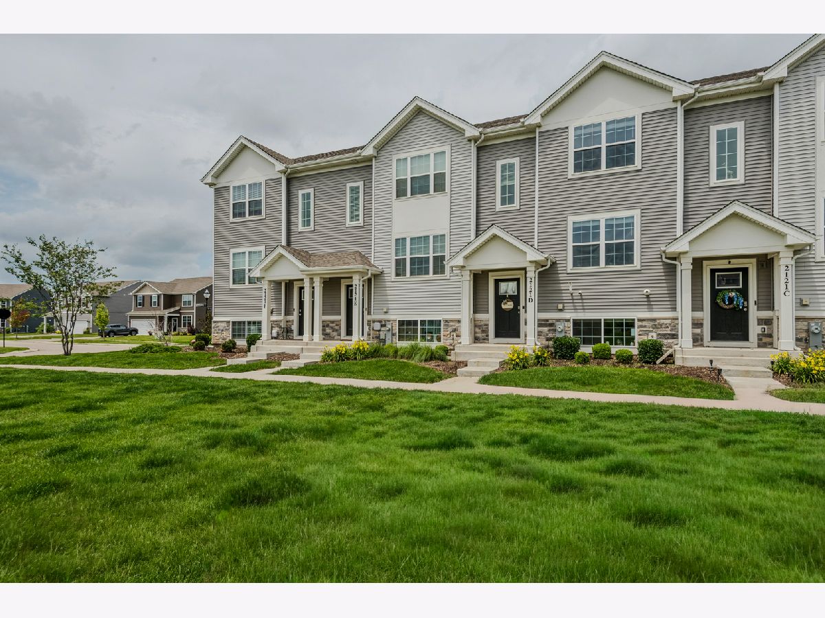  For Sale Wonder Lake Illinois, 2121 Sassafras Way