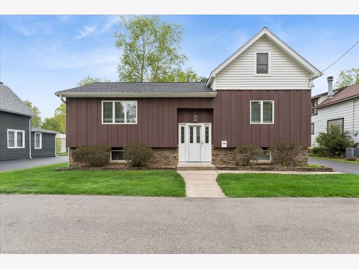  For Sale Mchenry Illinois, 1631 Park Street