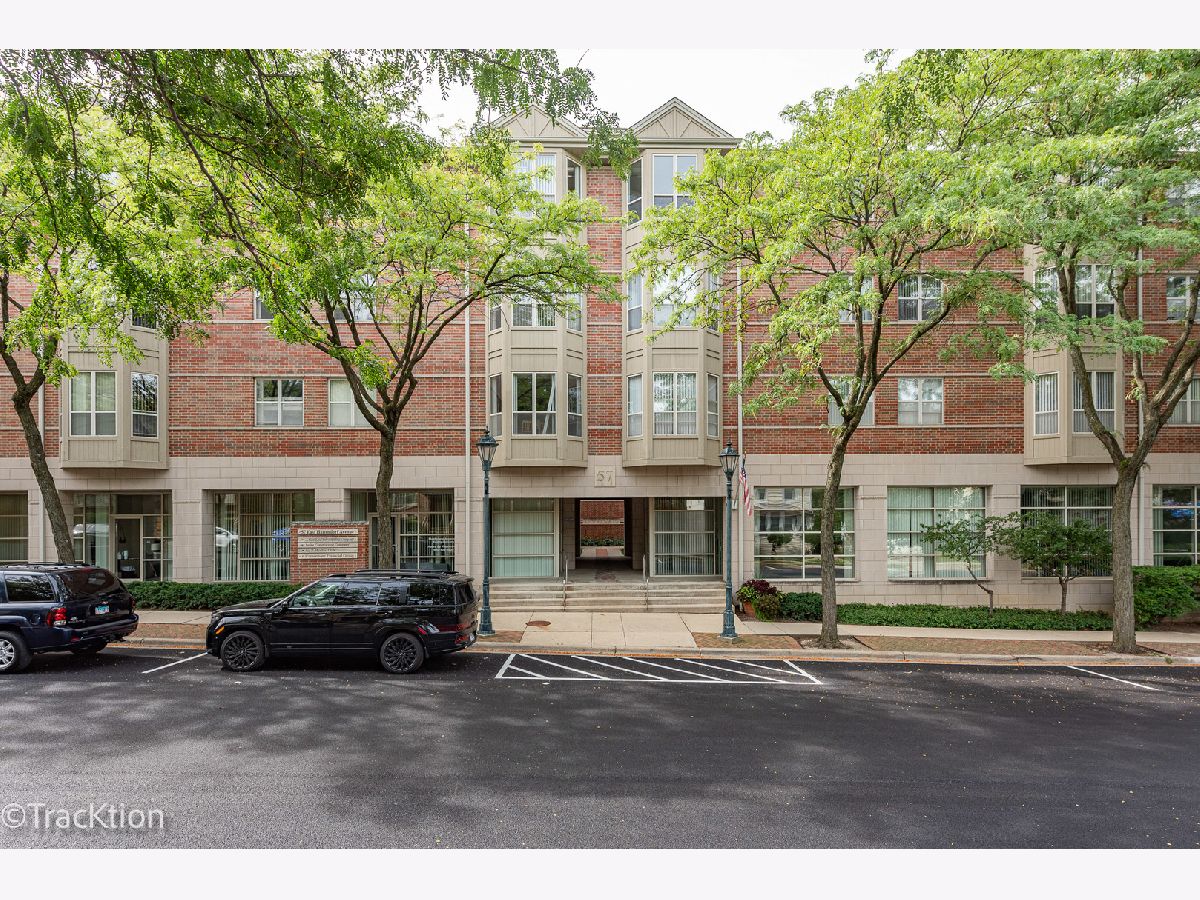 Condominiums For Sale Thorngate Roselle Illinois, 57 Hattendorf Avenue