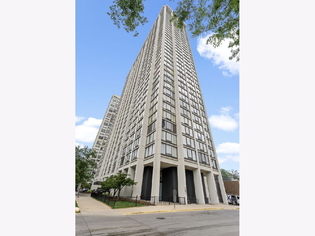  For Sale Chicago Illinois, 5445 Sheridan Road