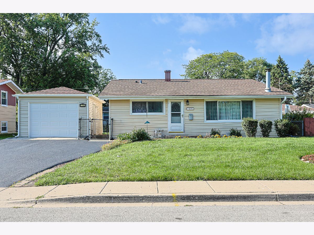  For Sale Carpentersville Illinois, 113 Siesta Road