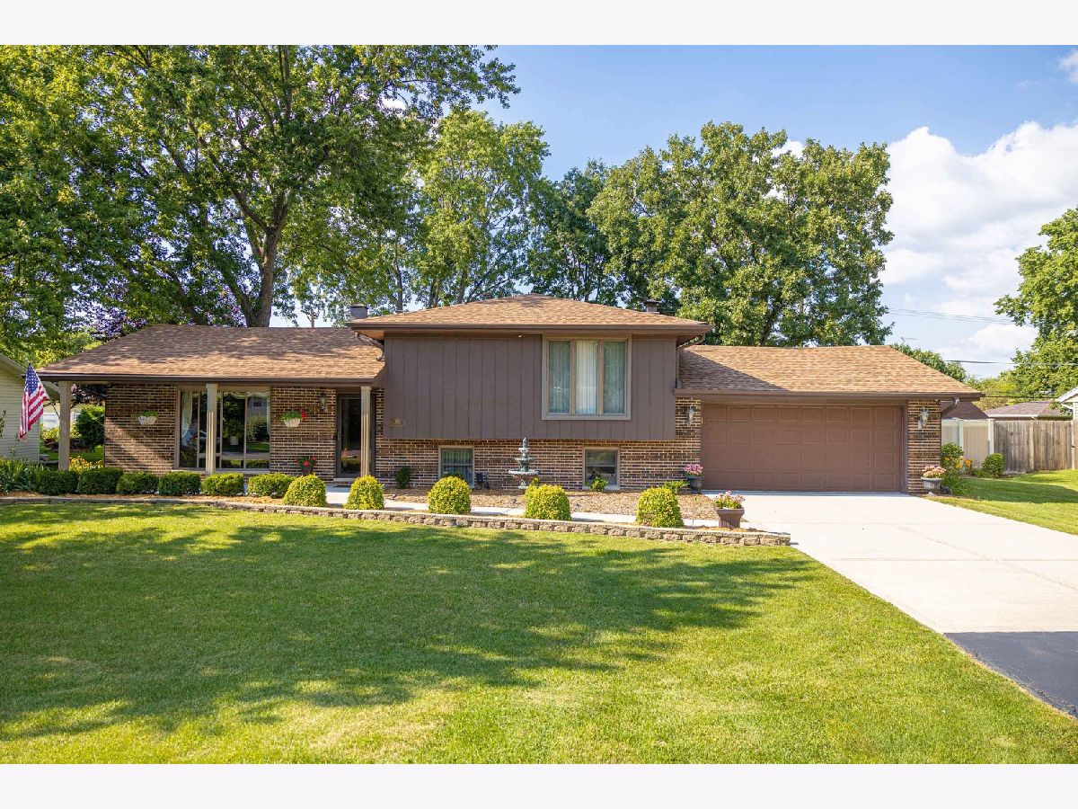  For Sale Shorewood Illinois, 302 Birch Drive