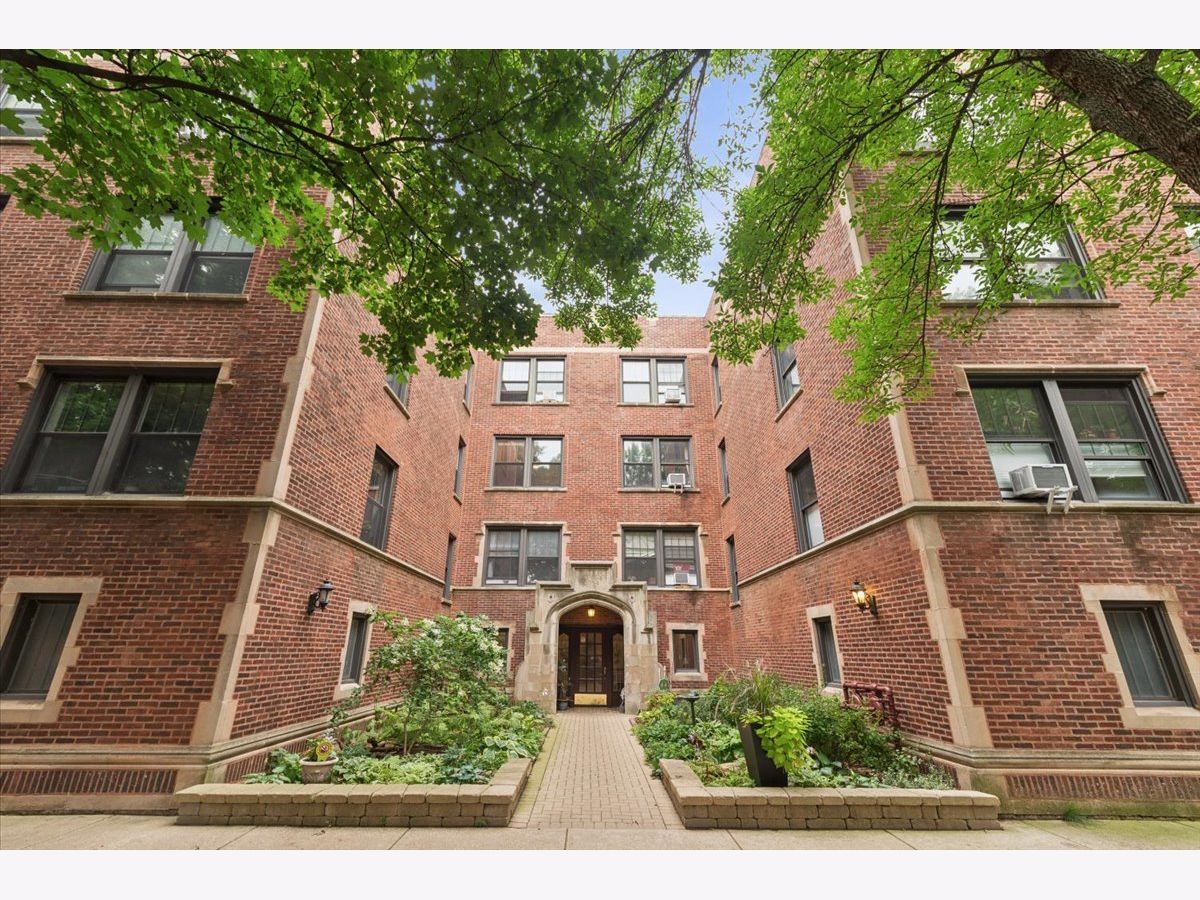 Condominiums & Homes For Sale Magnolia Glen Chicago Illinois, 5952 Lakewood Avenue