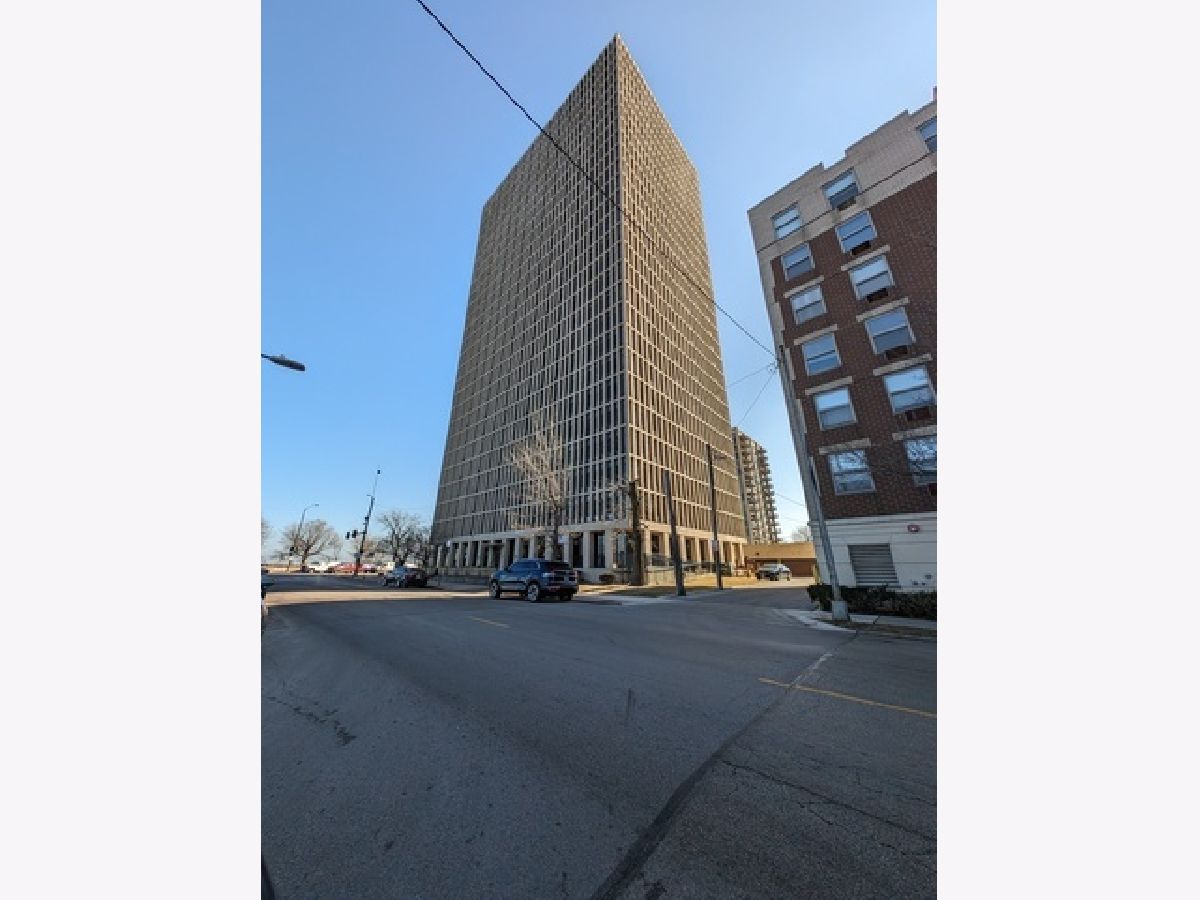 Condominiums For Sale Quadrangle Condos Chicago Illinois, 6700 South Shore Drive