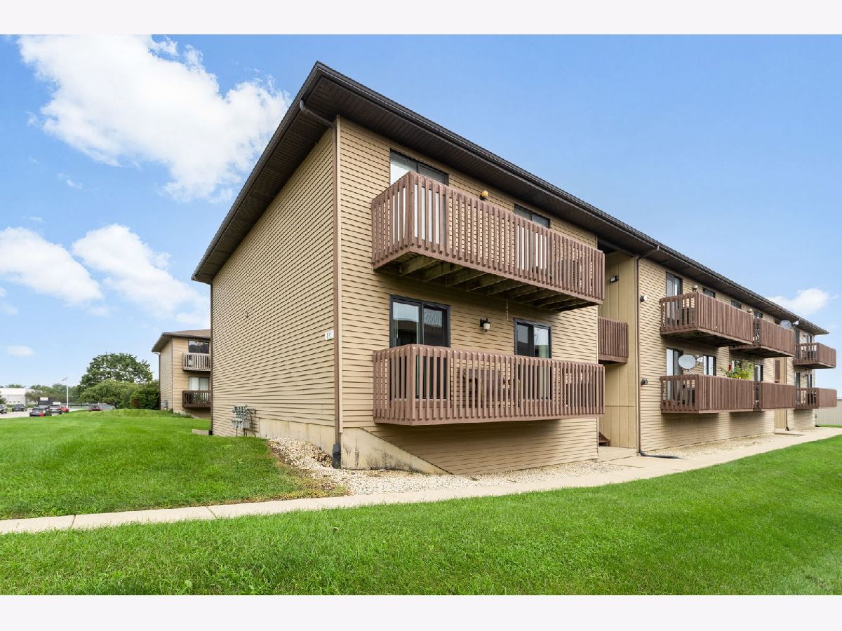  For Sale South Elgin Illinois, 695 Dean Drive