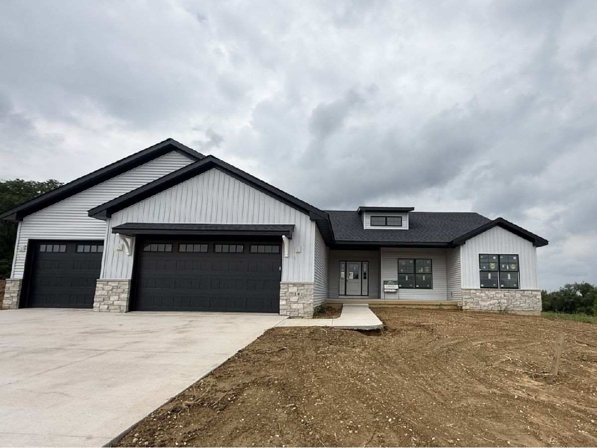  For Sale Bettendorf Iowa, 7202 Alvie Court