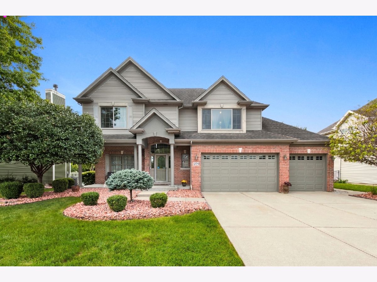  For Sale Shorewood Illinois, 1009 Callaway Drive