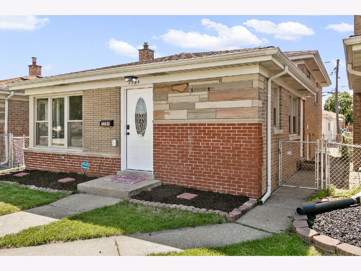  For Sale Burbank Illinois, 7704 Mcvicker Avenue