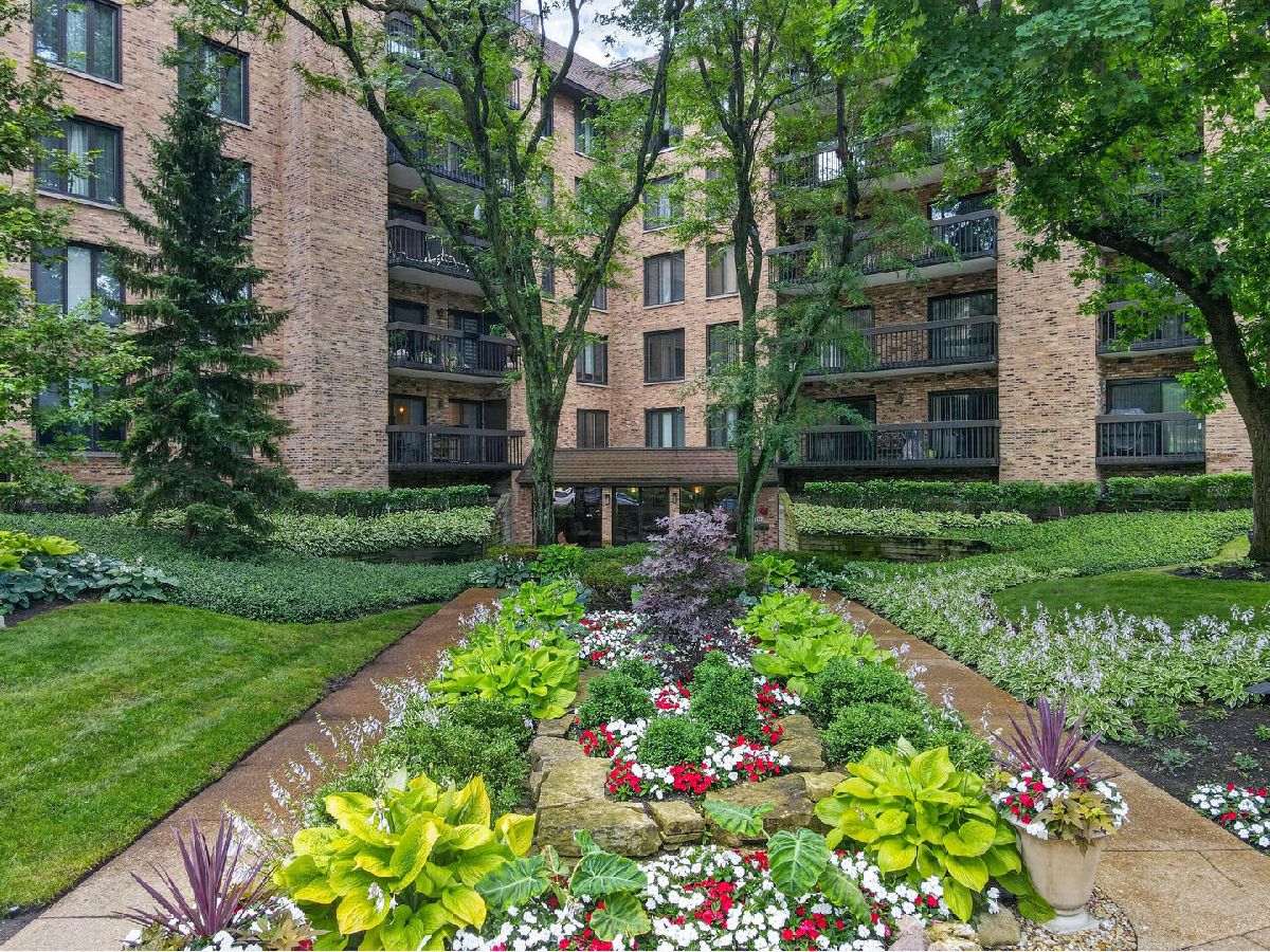  For Sale Northbrook Illinois, 1831 Mission Hills Road