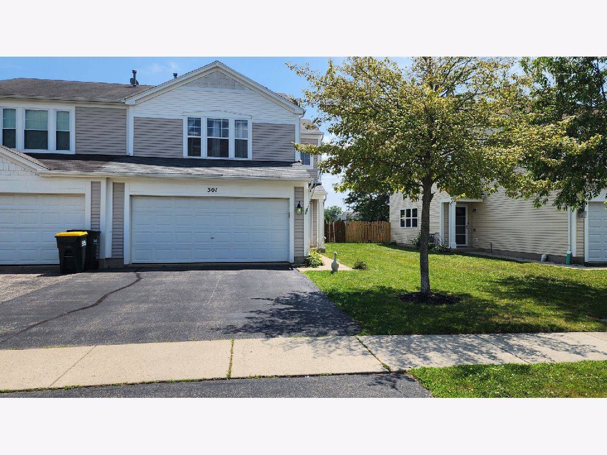 Homes & Townhomes & Condos For Rent Bellchase Lake In The Hills Illinois, 301 Wedgewood