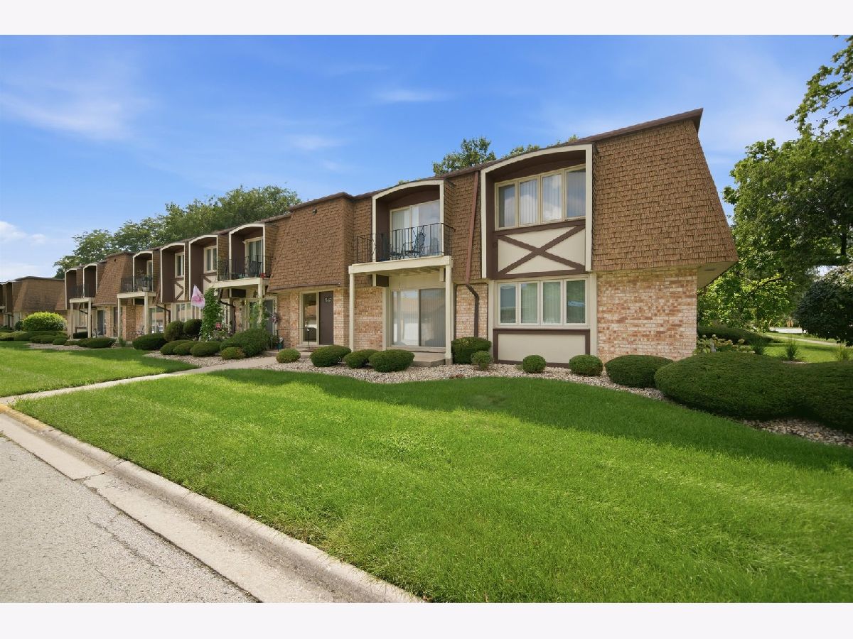  For Sale Crestwood Illinois, 12720 Carriage Lane
