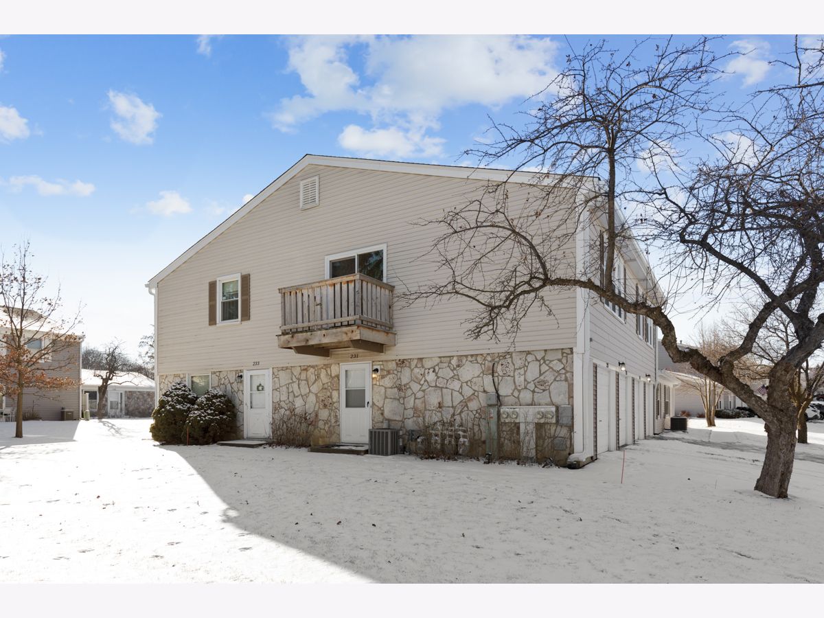 Townhomes & Condos & Homes Rented Nantucket Cove Schaumburg Illinois, 231 Nantucket