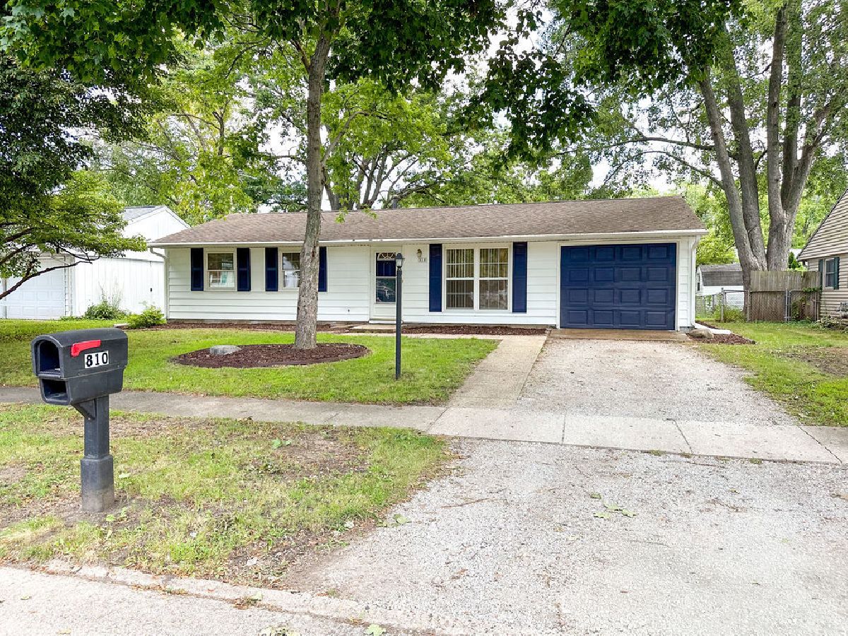 Homes For Sale Holiday Park Champaign Illinois, 810 Fairoaks Drive