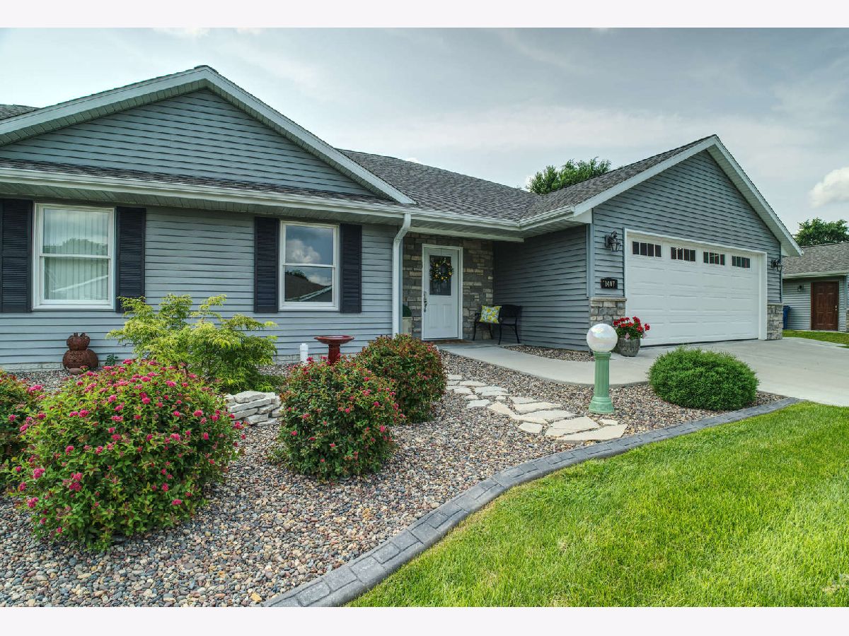  For Sale Camanche Iowa, 1407 Edens Avenue