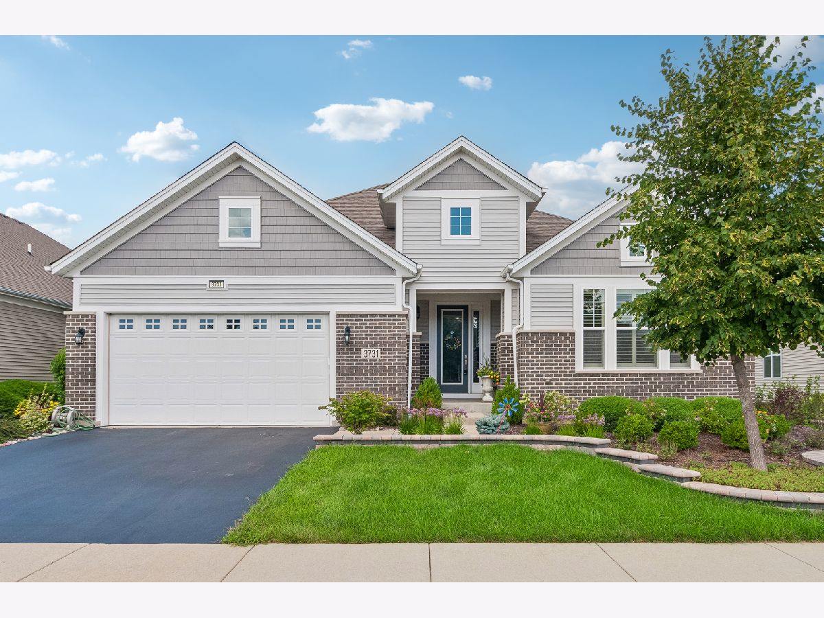 Townhomes & Condos & Homes For Sale Carillon Club Naperville Illinois, 3731 Chesapeake Lane