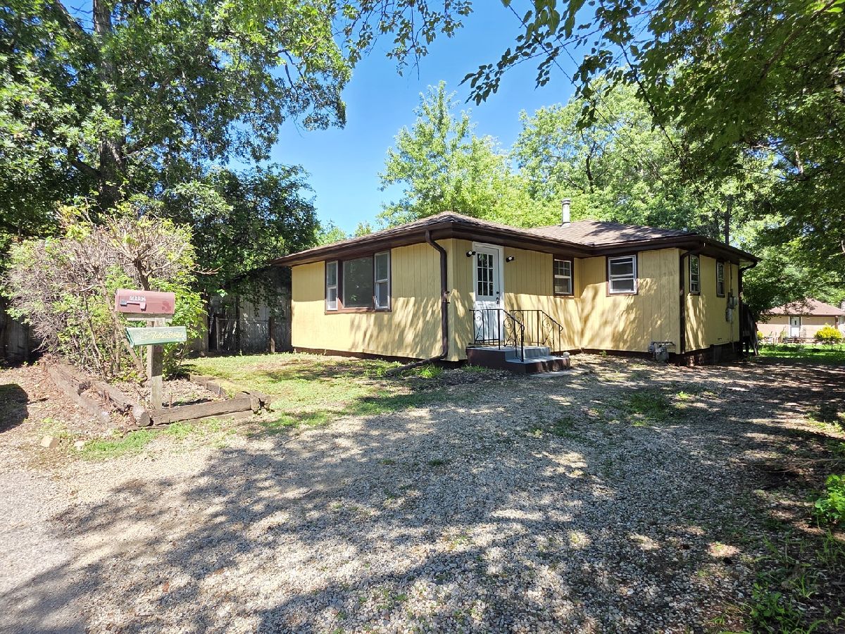 Rented Round Lake Illinois, 24492 Hickory