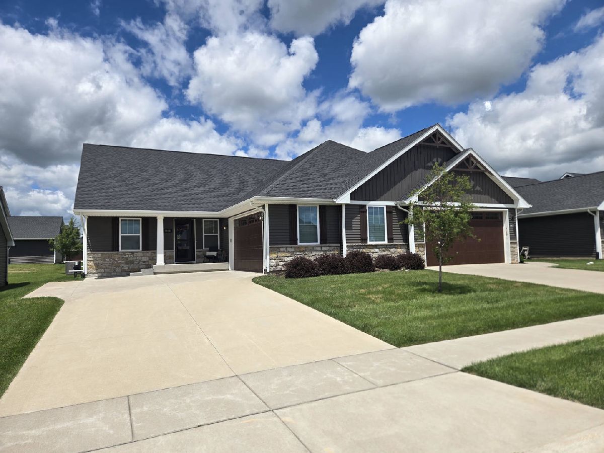  For Sale Bettendorf Iowa, 3016 Charissas Place