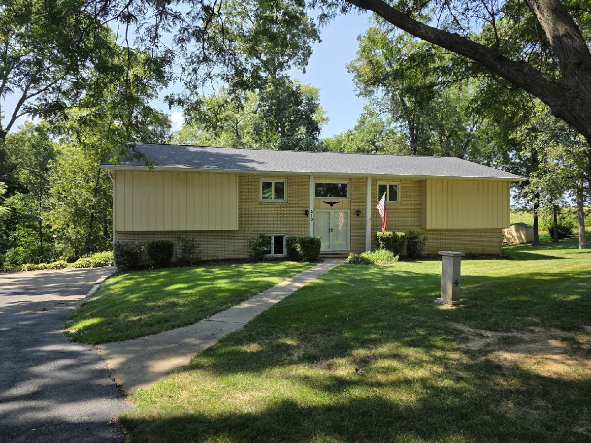  For Sale Geneseo Illinois, 210 Park Avenue