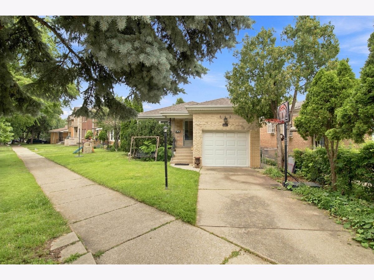 Homes & Condominiums For Sale Sauganash Park Chicago Illinois, 6105 Lowell Avenue
